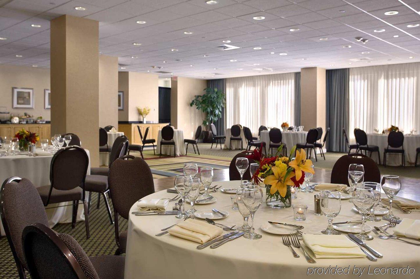Готель Doubletree By Hilton Hartford Downtown Ресторан фото